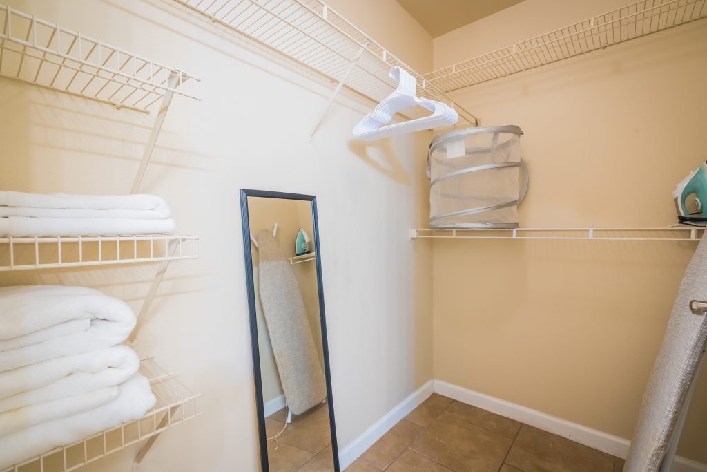 Avalon Villa – Closet – 702Housing