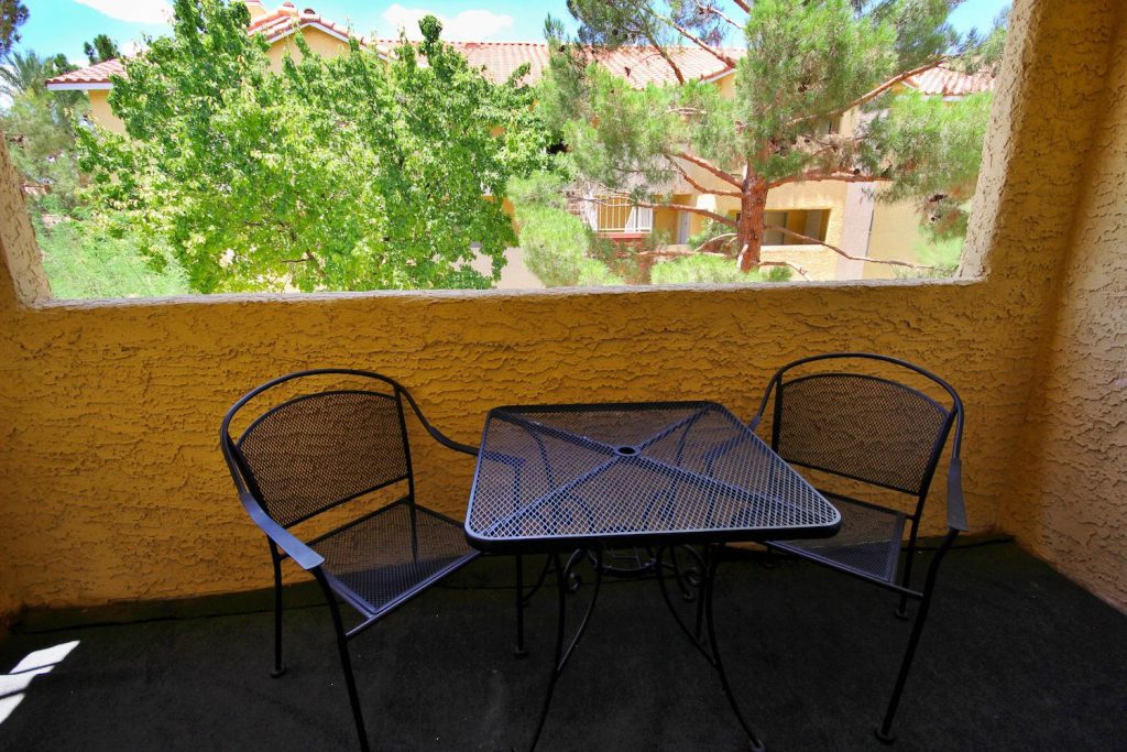 corporate-702-housing-las-vegas-flamingo-palms-soho-patio-furniture