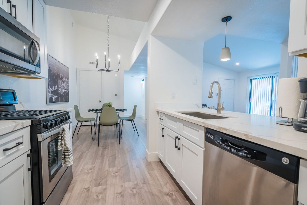 702 Housing – Luna – Kitchen3