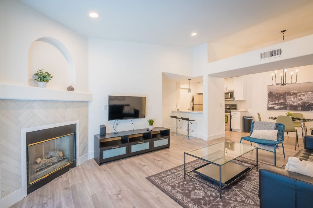 702 Housing – Luna – Living room