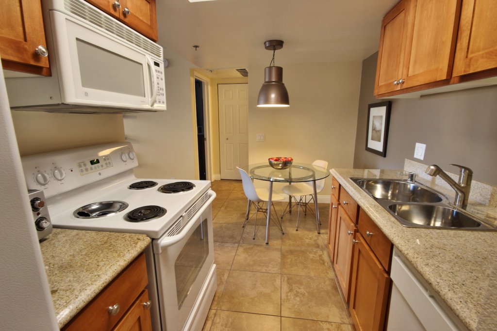 HDRtist HDR – http://www.ohanaware.com/hdrtist/