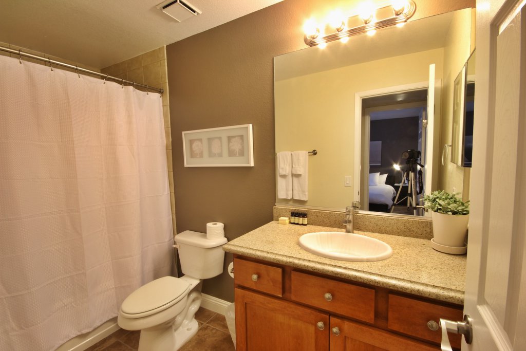 HDRtist HDR – http://www.ohanaware.com/hdrtist/