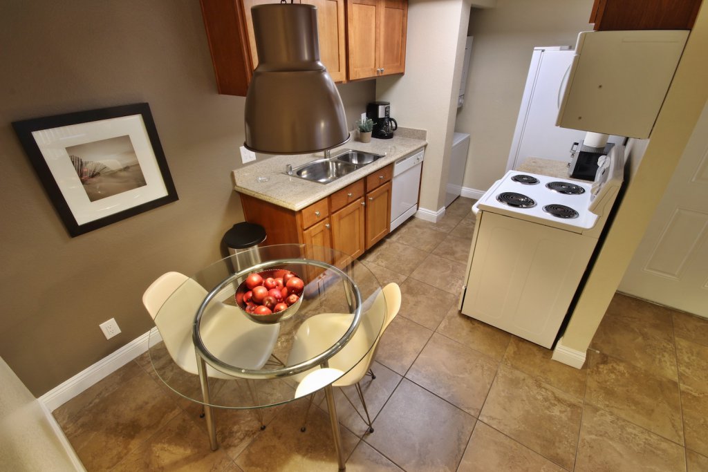 HDRtist HDR – http://www.ohanaware.com/hdrtist/