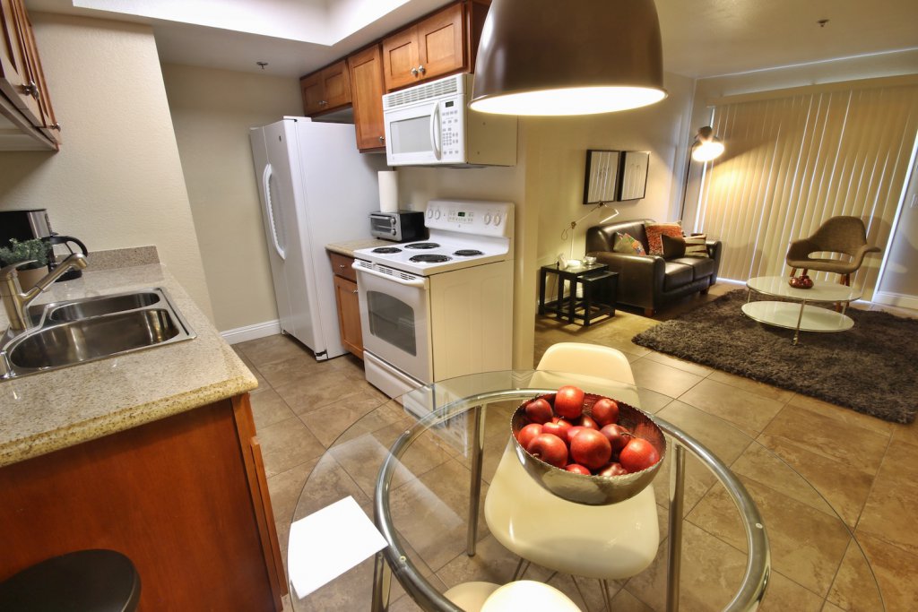 HDRtist HDR – http://www.ohanaware.com/hdrtist/