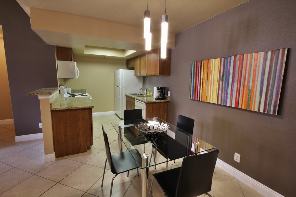 HDRtist HDR – http://www.ohanaware.com/hdrtist/