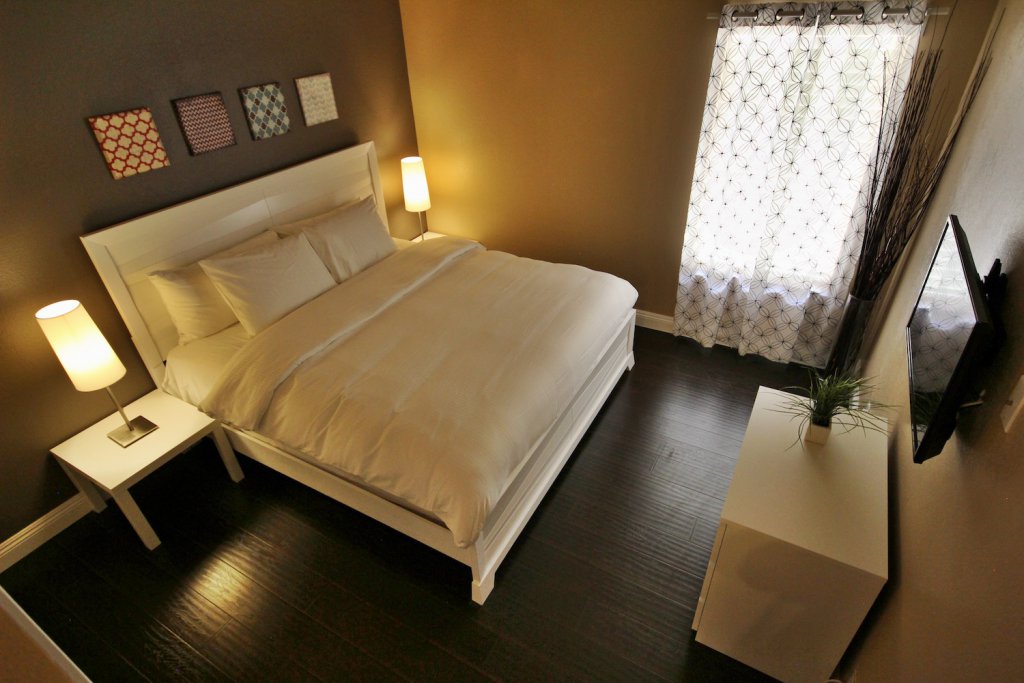 HDRtist HDR – http://www.ohanaware.com/hdrtist/