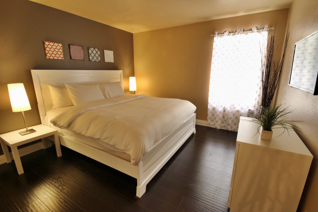 HDRtist HDR – http://www.ohanaware.com/hdrtist/