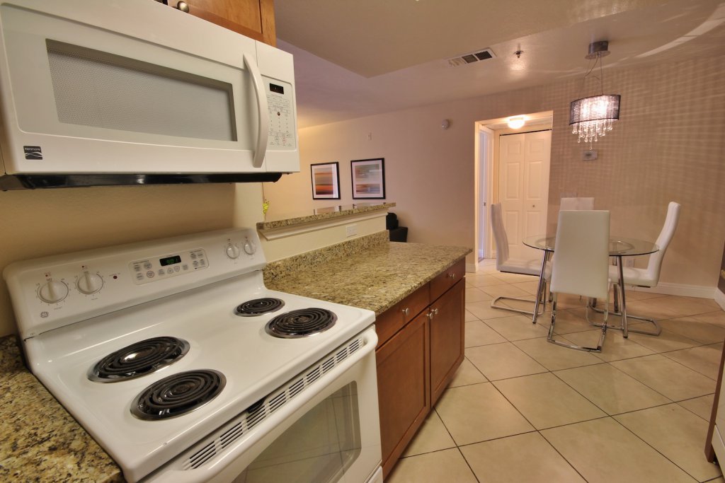 HDRtist HDR – http://www.ohanaware.com/hdrtist/