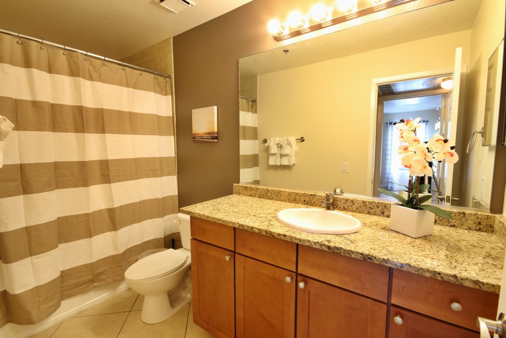 HDRtist HDR – http://www.ohanaware.com/hdrtist/