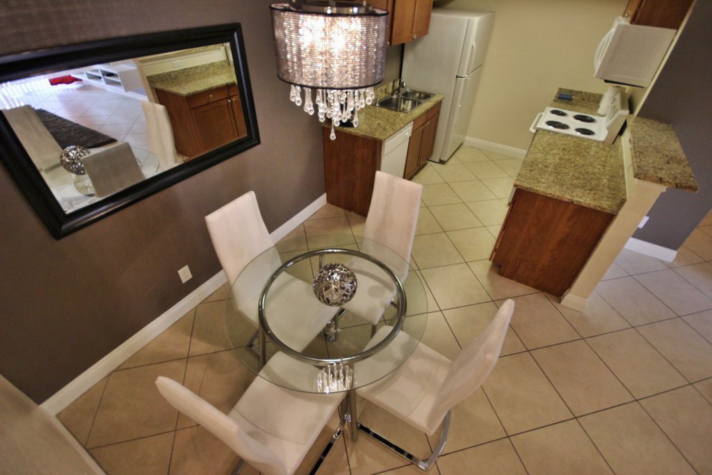 HDRtist HDR – http://www.ohanaware.com/hdrtist/