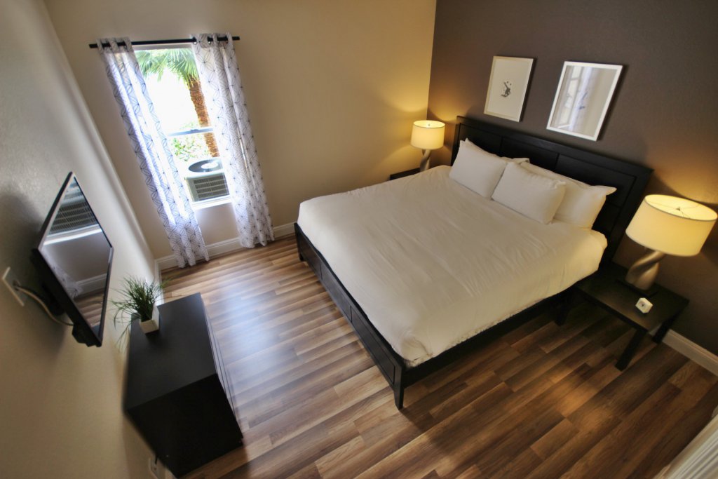 HDRtist HDR – http://www.ohanaware.com/hdrtist/