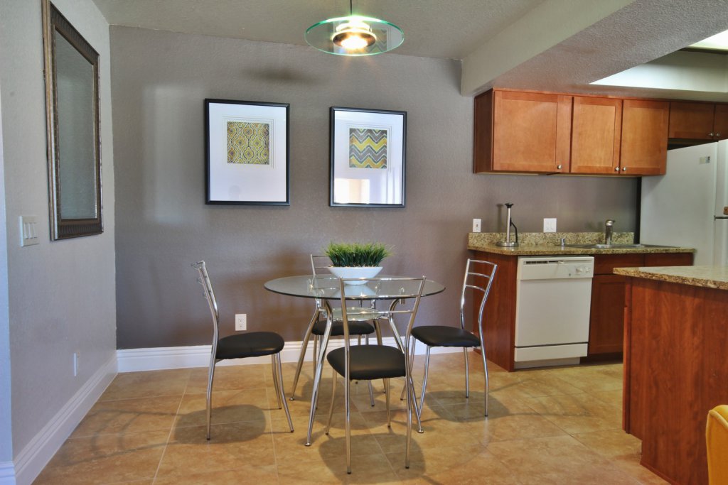 HDRtist HDR – http://www.ohanaware.com/hdrtist/