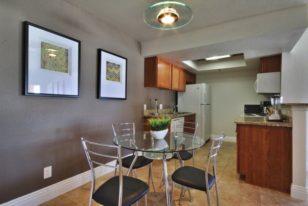 HDRtist HDR – http://www.ohanaware.com/hdrtist/