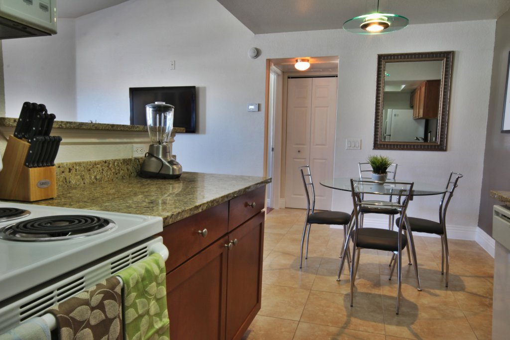 HDRtist HDR – http://www.ohanaware.com/hdrtist/