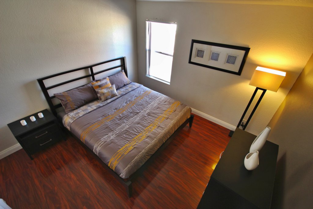 HDRtist HDR – http://www.ohanaware.com/hdrtist/