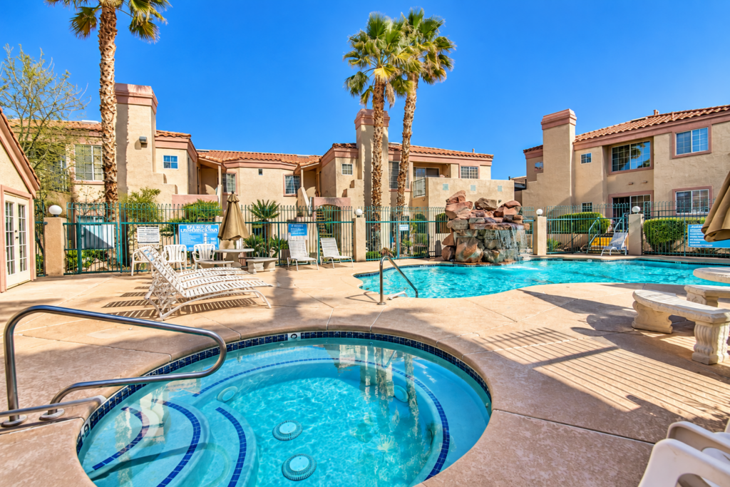 Sunlit Desert Resort Pool Courtyard- Hillpoints Green Valley Henderson NV