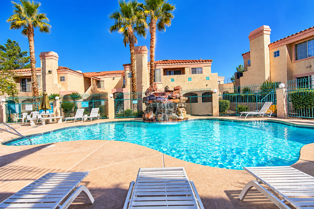 Sunny Mediterranean Pool Courtyard- Hillpoints Green Valley Henderson NV