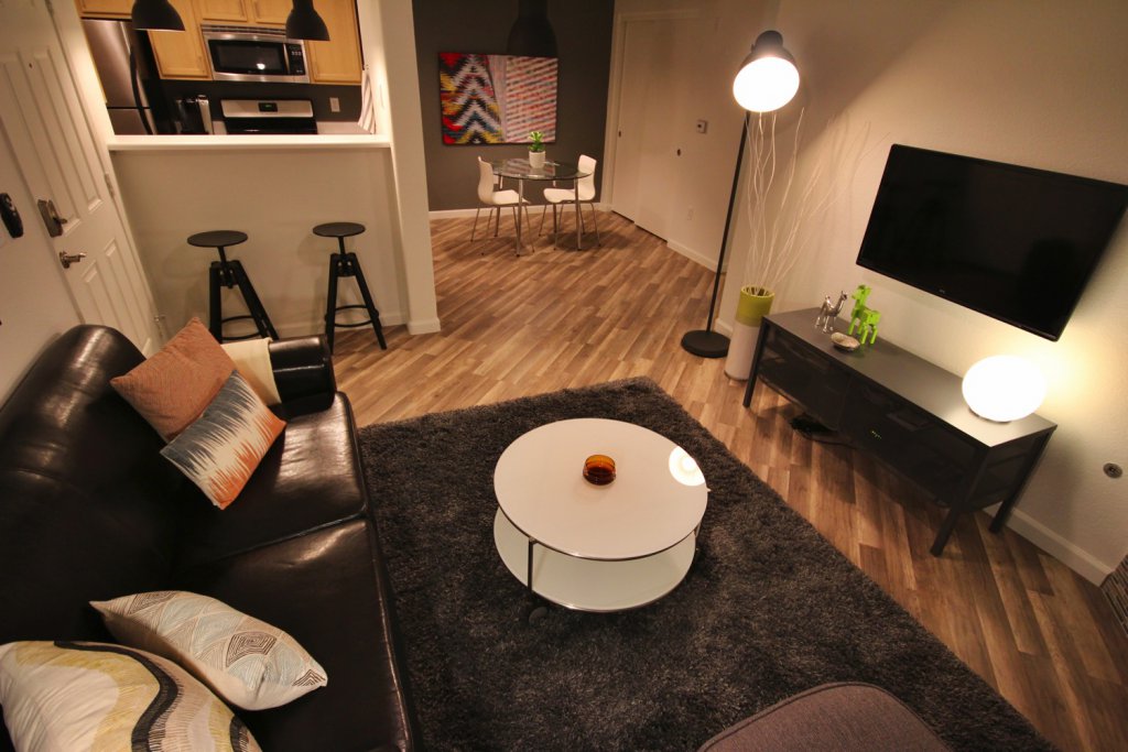 corporate-suites-henderson-horizons-spectrum-center-table