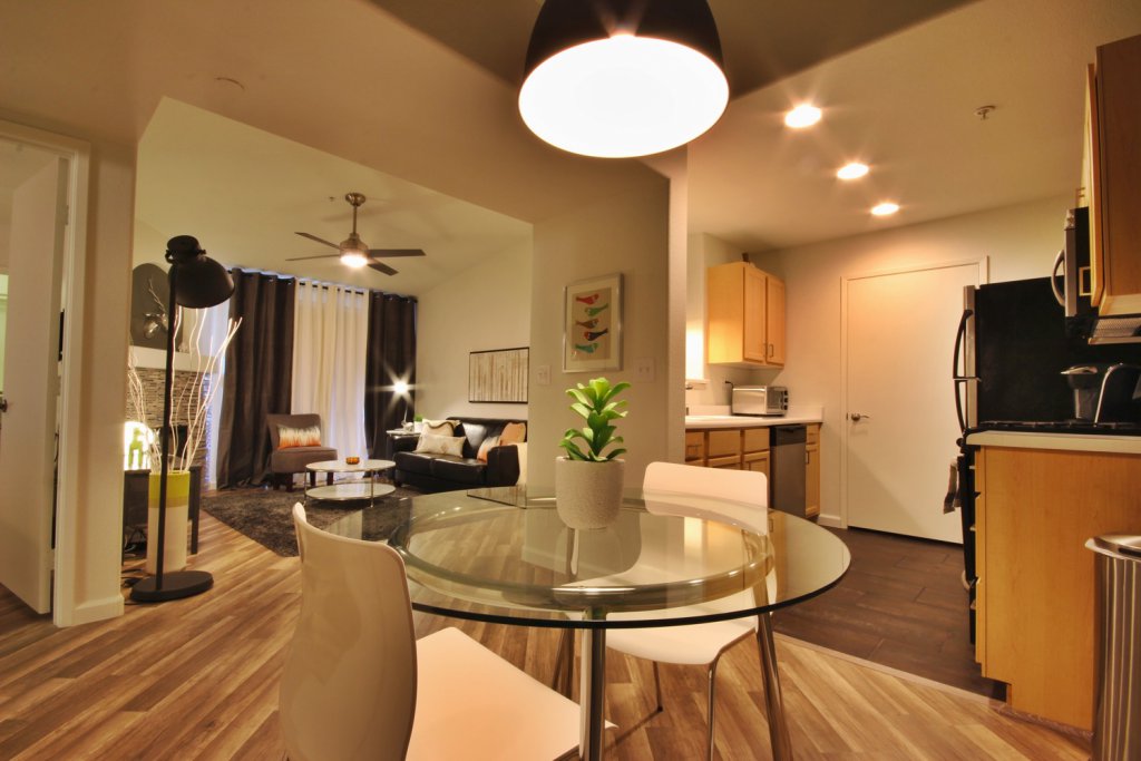 corporate-suites-henderson-horizons-spectrum-dining-table