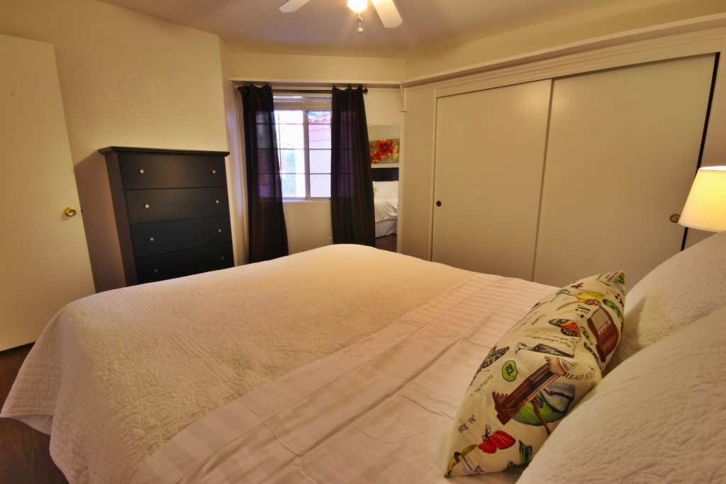 short-term-rentals-henderson-702-housing-hillpointe-bedroom-4