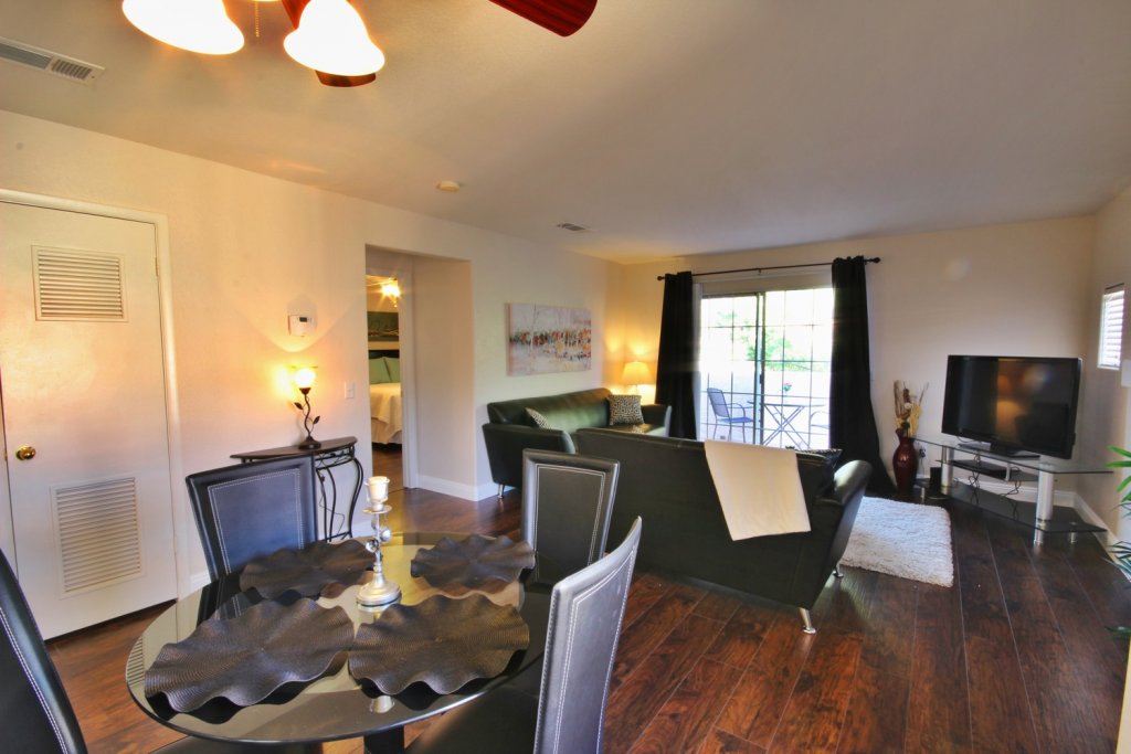short-term-rentals-henderson-702-housing-hillpointe-dining-1