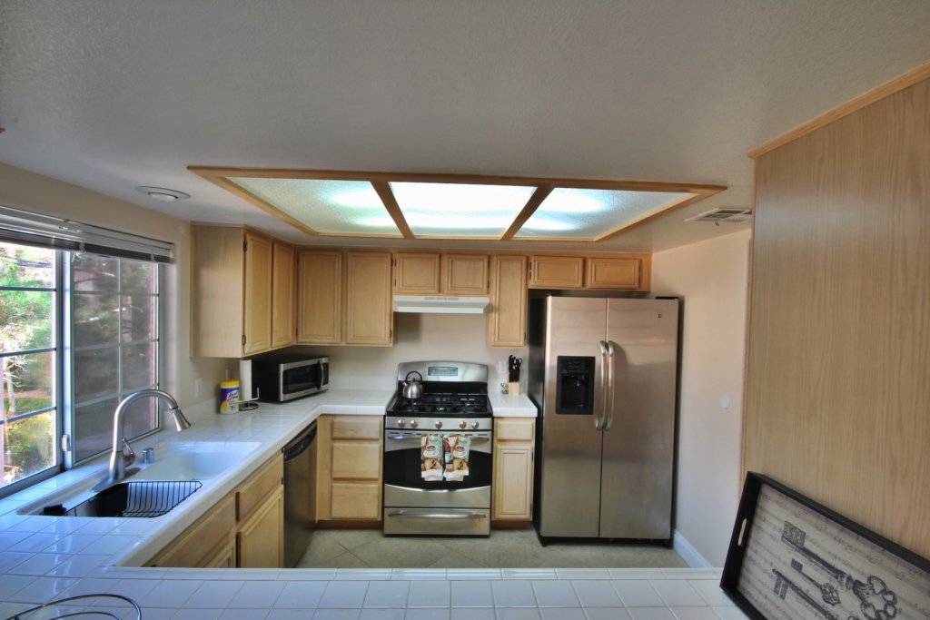 short-term-rentals-henderson-702-housing-hillpointe-kitchen-1