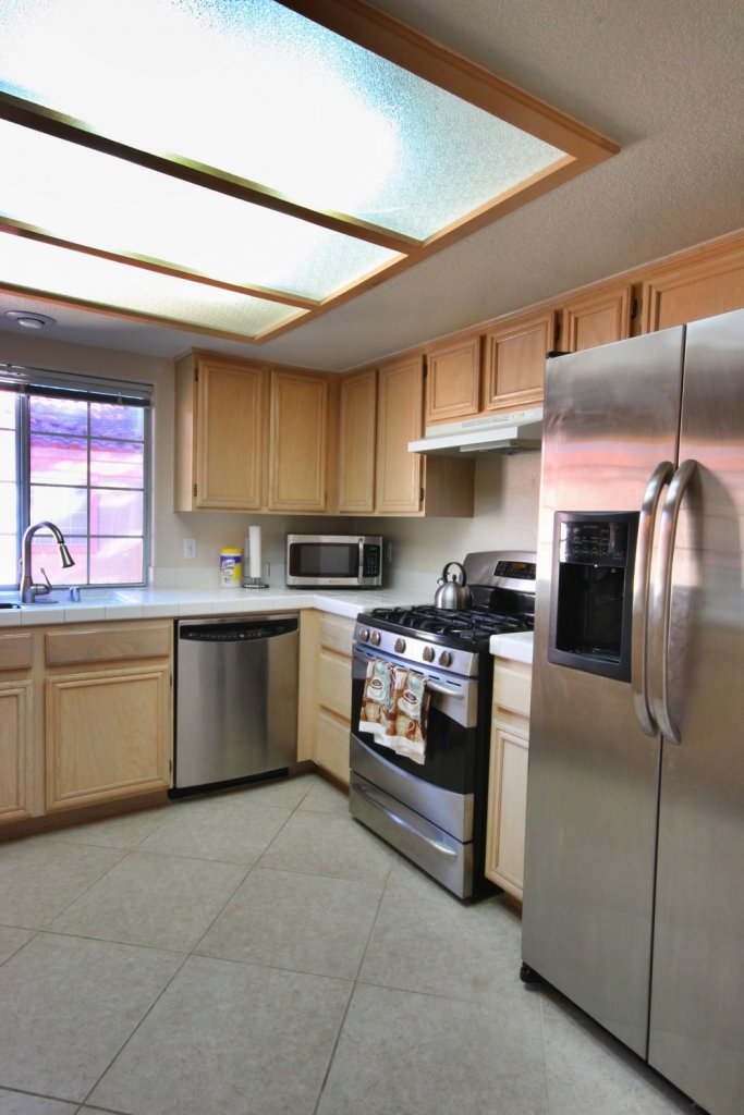 short-term-rentals-henderson-702-housing-hillpointe-kitchen-2