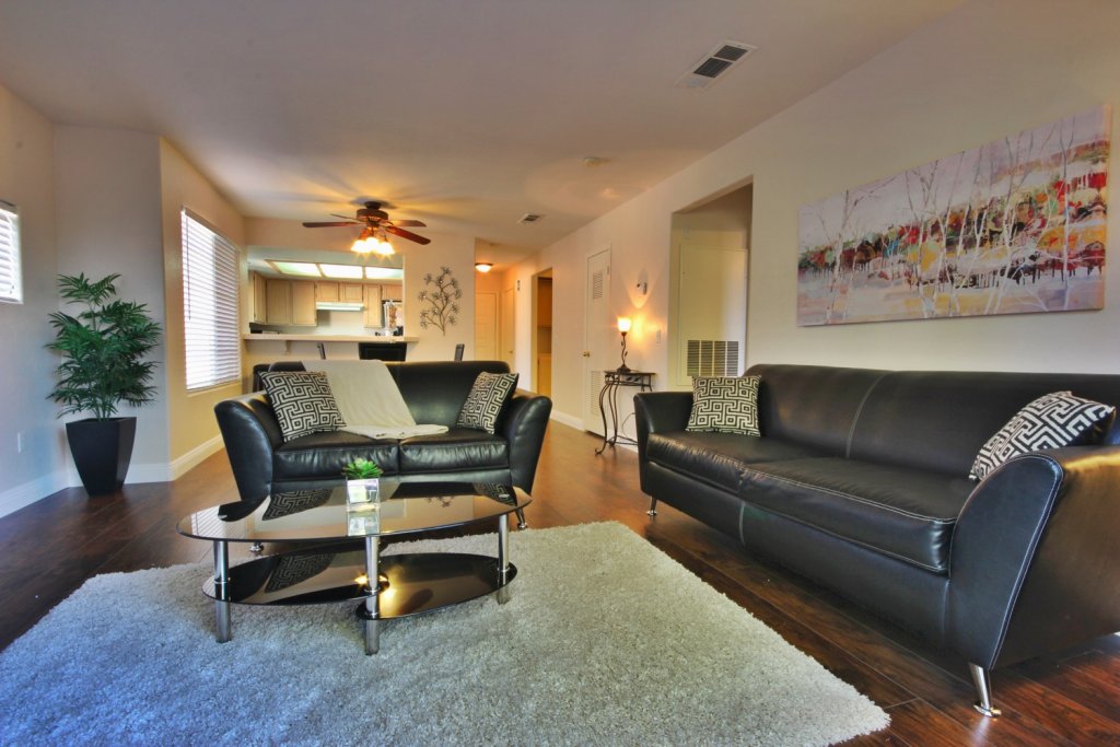 short-term-rentals-henderson-702-housing-hillpointe-living-room-3