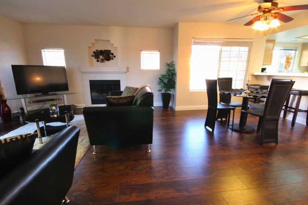 short-term-rentals-henderson-702-housing-hillpointe-living-room-5