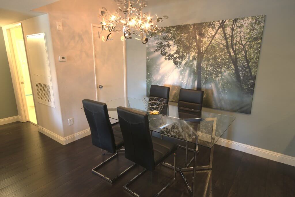 Corporate-Apartment-Las-Vegas-702-Housing-Wild-Flower-Dining-Table