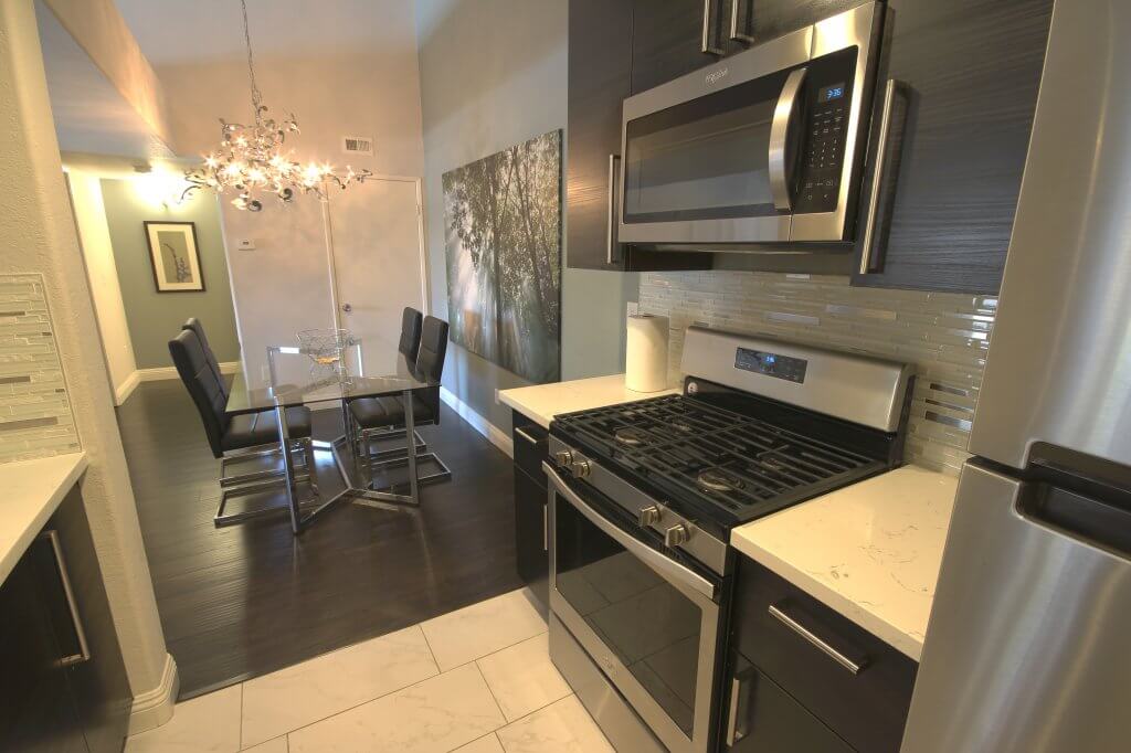 Corporate-Apartment-Las-Vegas-702-Housing-Wild-Flower-Microwave-Oven