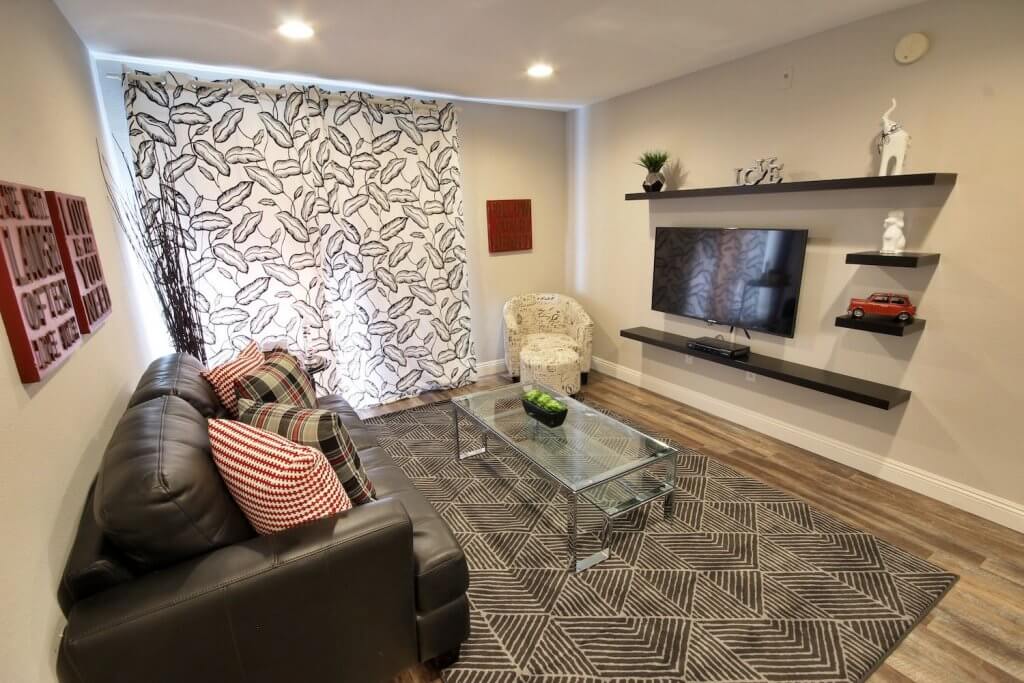 IMG_2444,-IMG_2445,-IMG_2446-compressor