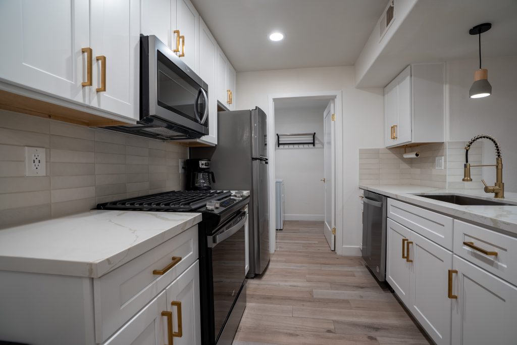 Avanti 702 Housing Kitchen3