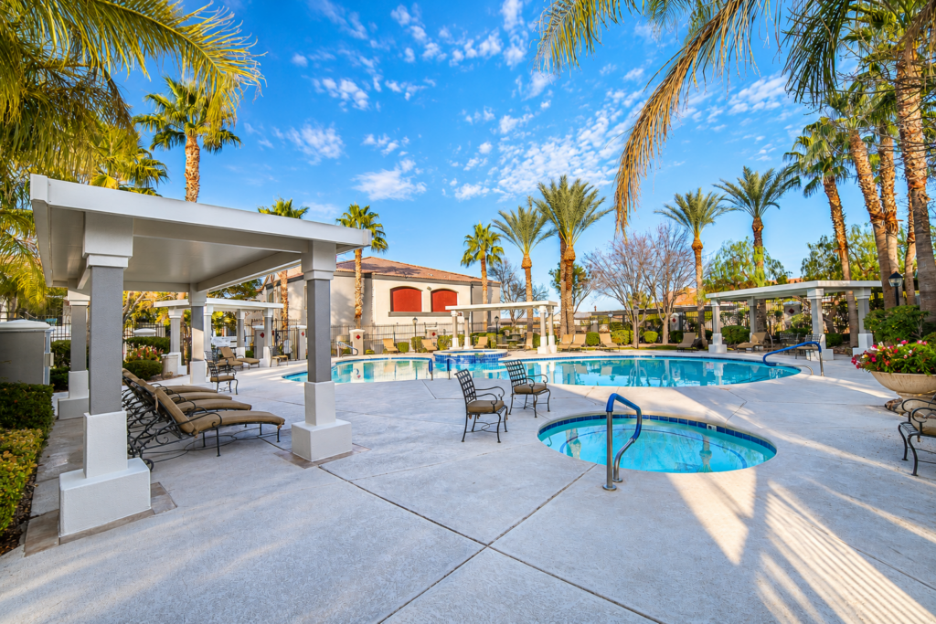 Horizons at Seven Hills Community Pool4